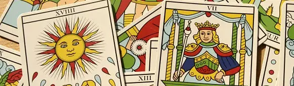 De las mejores videntes: cartas del tarot de Marsella, El Sol y El Carro